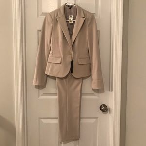 Express cream pant suit size 2